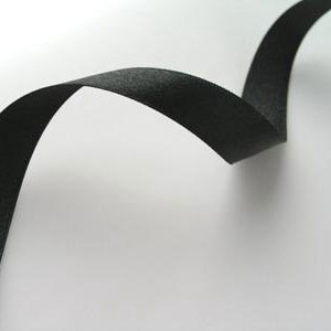 242215 VRPCA SATEN 1,5cm/45,72m CRNA OBOSTRANA